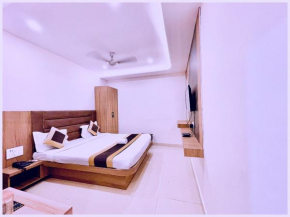 PURI HOTEL G R A N D - P A L A C E near sea beach and temple